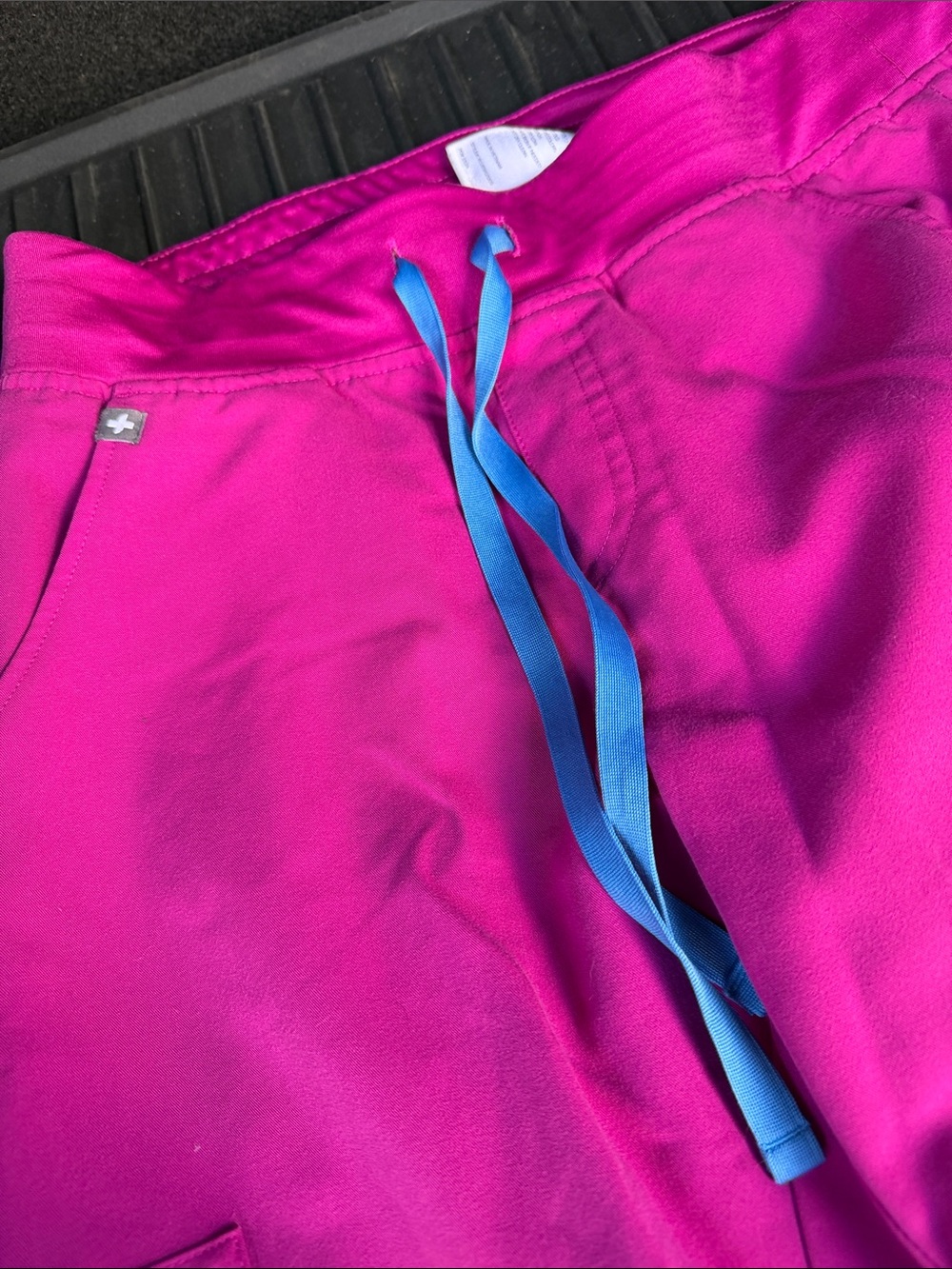 Figs Women's Raspberry Sorbet set - Picture 4 of 5